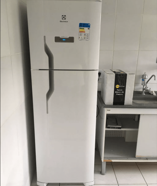 geladeira electrolux DFN41 de 371 litros